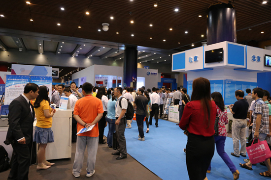 2015第一屆科創(chuàng)會現(xiàn)場人潮涌動