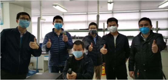 趕來(lái)上班的同事